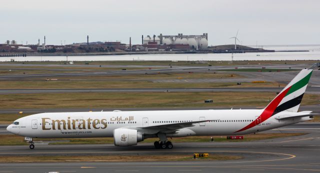 Boeing 777-200 (A6-EPY) - Dec 9 spotting Emirates