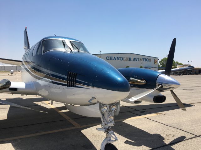 Beechcraft King Air 90 (N677J)