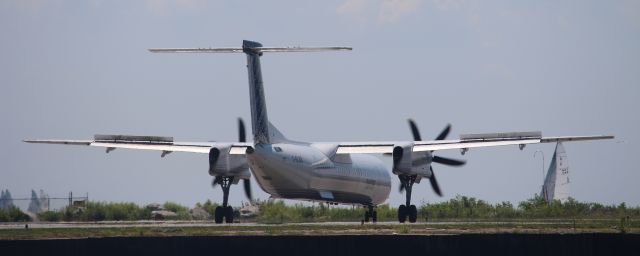 de Havilland Dash 8-400 (C-GLQV)