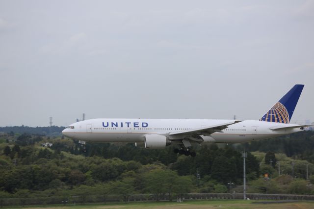 Boeing 777-200 (N211UA)