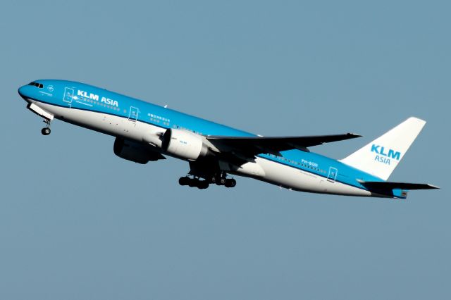 Boeing 777-200 (PH-BQN) - 'KLM 618' departing back to Amsterdam