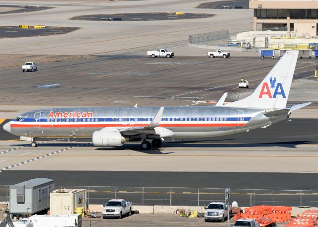 Boeing 737-800 (N922AN)