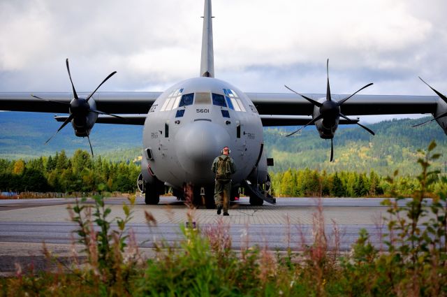 Lockheed C-130 Hercules —