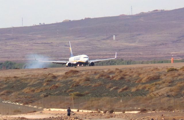 Boeing 737-700 (EI-EVA) - EI-EVA Ryanair Boeing 737-8AS Fue/GCFV Spotting