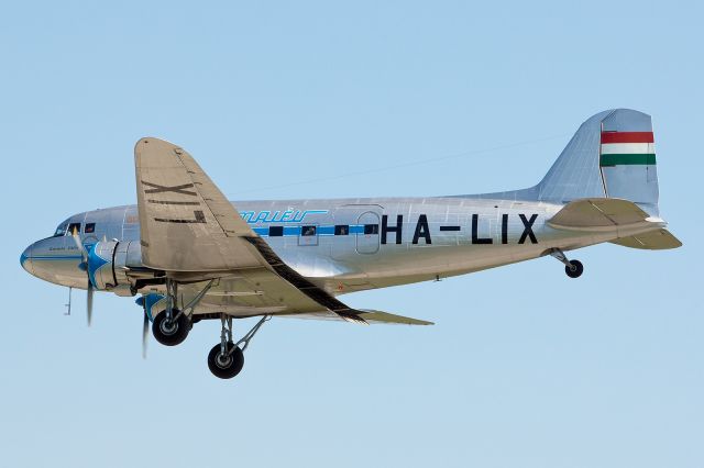 Douglas DC-3 (HA-LIX)