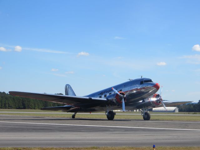 Douglas DC-3 (N17334)