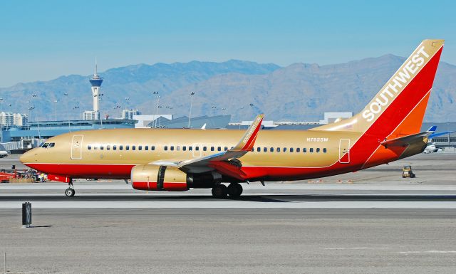 Boeing 737-700 (N792SW) - Southwest Airlines N792SW 2000 Boeing 737-7H4 C/N 27887  Las Vegas - McCarran International (LAS / KLAS) USA - Nevada, February 4, 2011 Photo: Tomás Del Coro