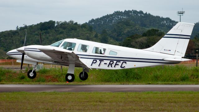 Piper Seneca (PT-RFC)