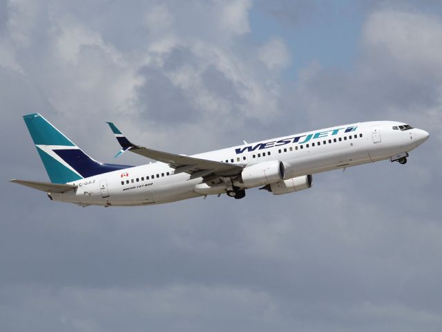 Boeing 737-800 (C-GJLZ)