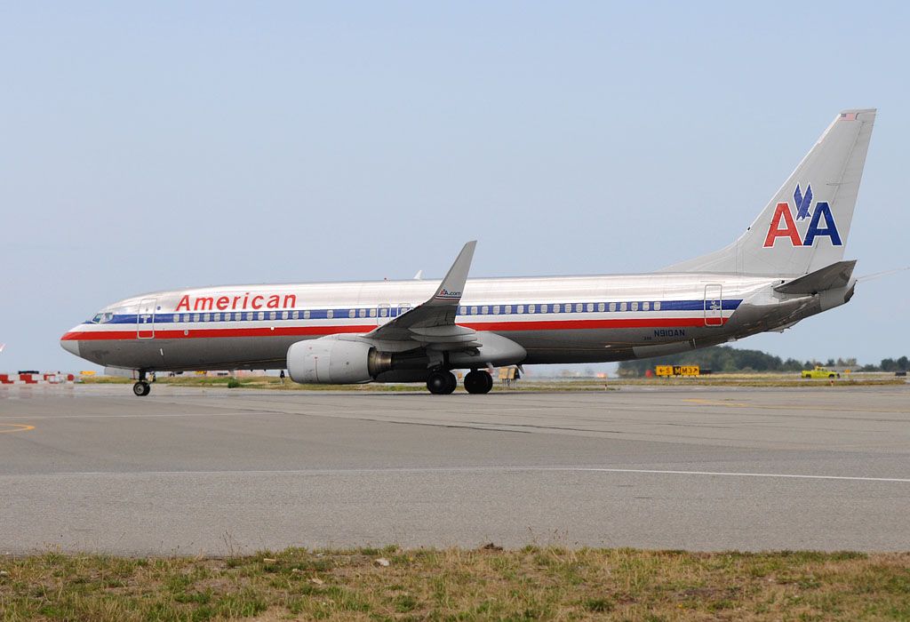 Boeing 737-800 (N910AN)