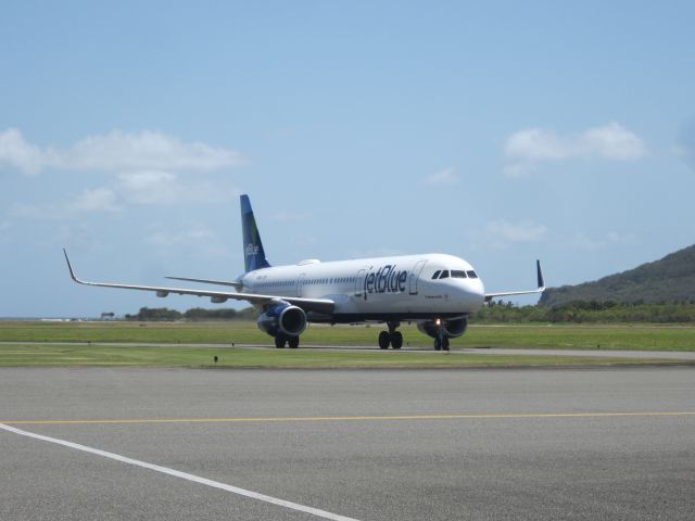 Airbus A321 (N985JT)