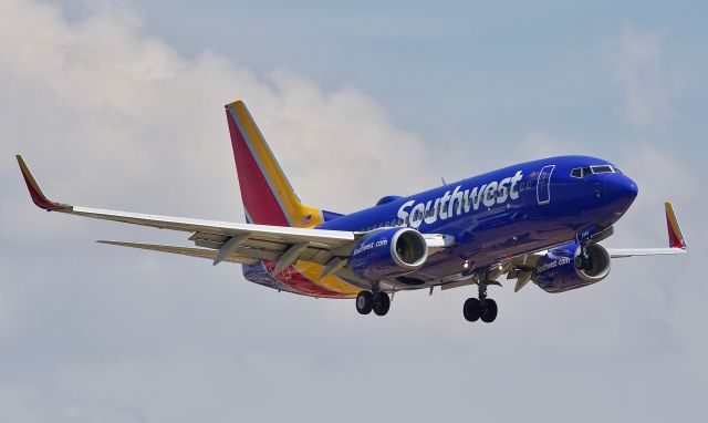 Boeing 737-700 (N7849A) - Originally delivered to China Southern Airlines in 2006 before joining WN in 2016. (Please view in "full" for highest image quality)