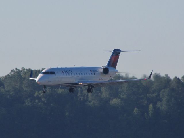 Canadair Regional Jet CRJ-200 (N8611A)