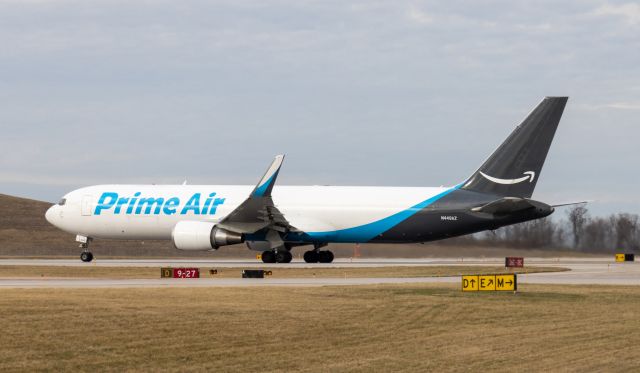 BOEING 767-300 (N449AZ)