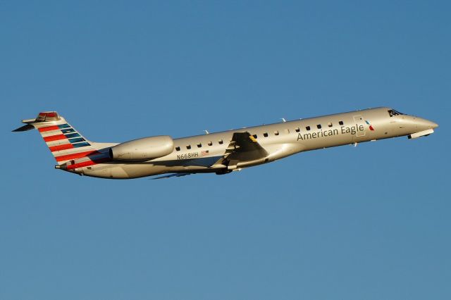 Embraer ERJ-145 (N668HH)