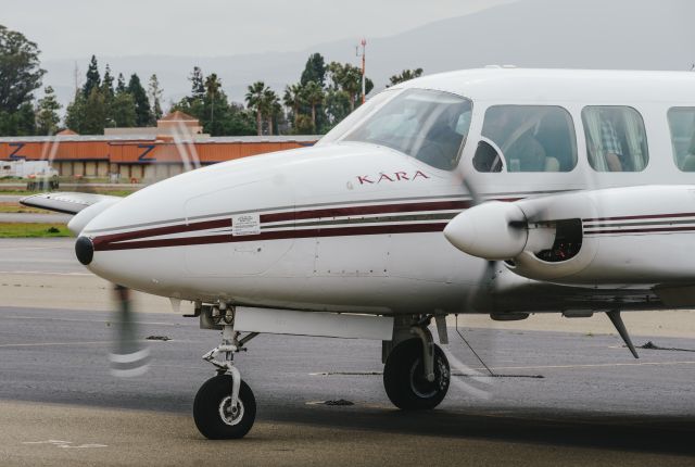 Piper Navajo (N126DR)