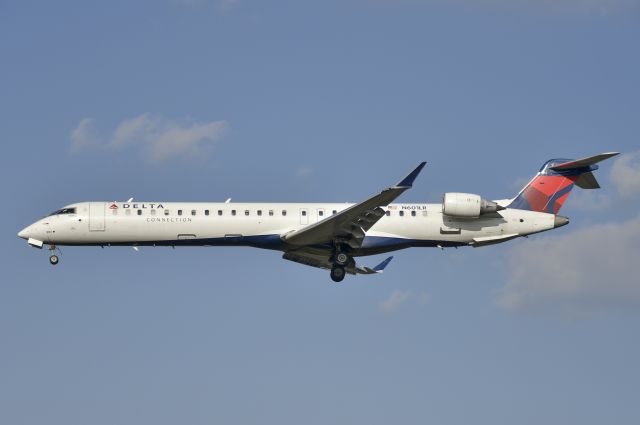 Canadair Regional Jet CRJ-900 (N601LR)