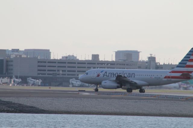 Airbus A319 (N822AW) - American A319 lining up for 22R at Logan.