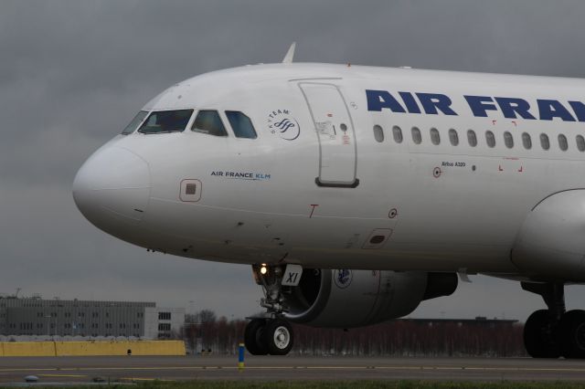 F-GKXI — - Airbus A320-214, Air France, taxiing to the runway Polderbaan at Schiphol Amsterdam Airport (Holland).