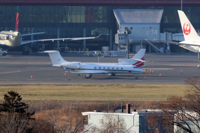 Gulfstream Aerospace Gulfstream V (16-6376) - US Navy Gulfstream in town for the Army Navy game. 