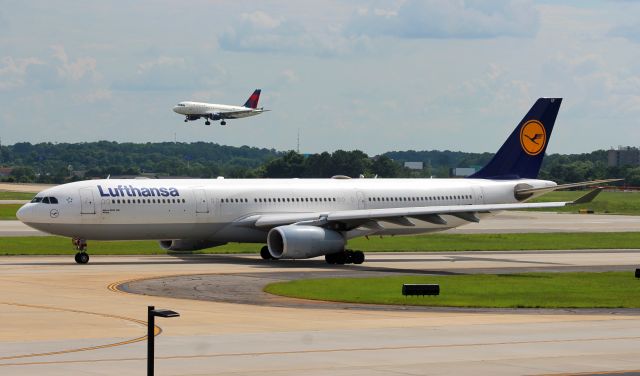 Airbus A330-300 (D-AIKF)