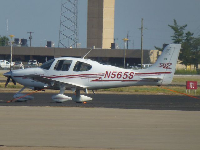 Cirrus SR-22 (N565S)