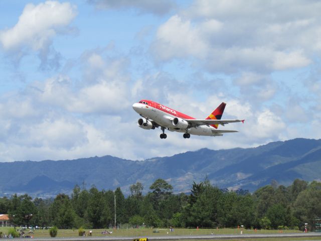 Airbus A318 (N598EL)