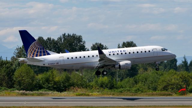 Embraer 175 (N139SY) - SKW5871 from SFO on short final to Rwy 34L on 8.13.19. (ERJ-175LR / cn #17000468).