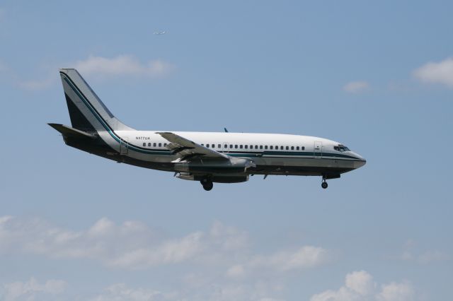 Boeing 737-200 (N977UA)