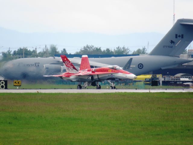 McDonnell Douglas FA-18 Hornet (18-8734)