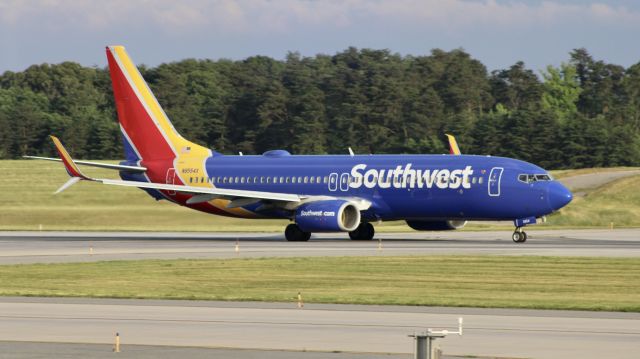 Boeing 737-800 (N8554X)