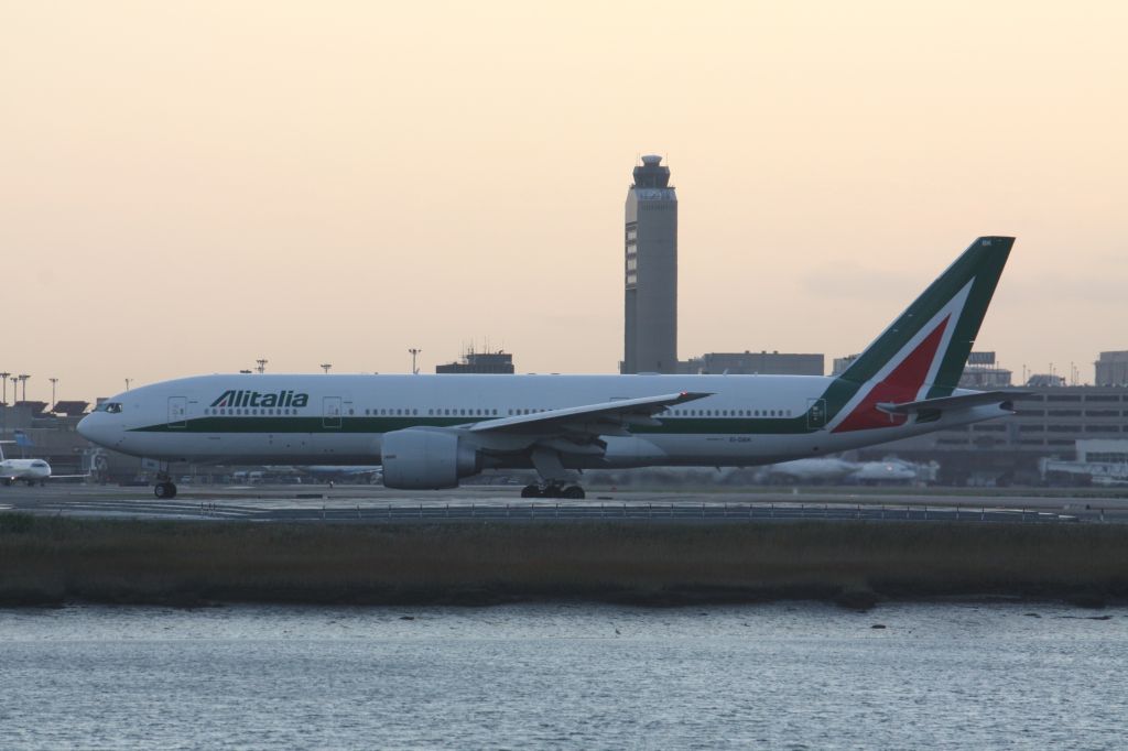 Boeing 777-200 (EI-DBK)