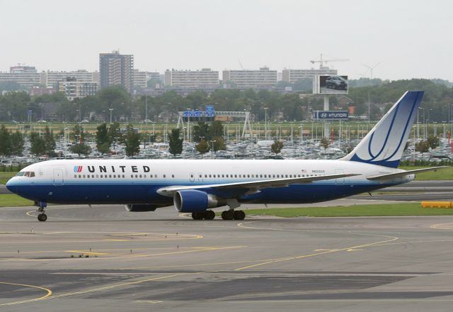 BOEING 767-300 (N652UA)