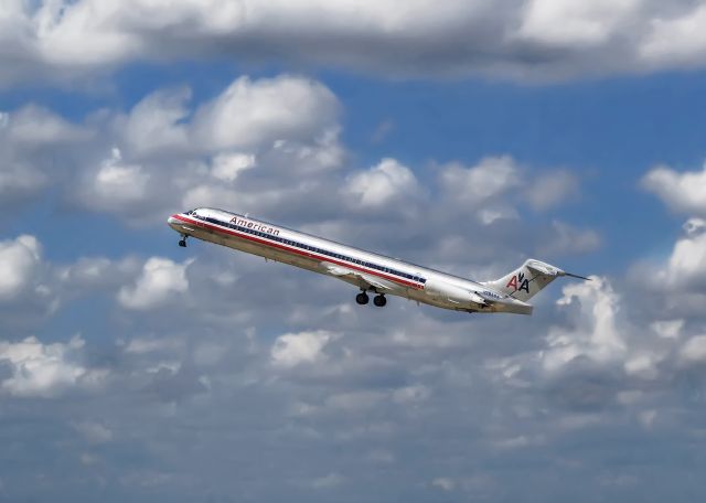 McDonnell Douglas MD-80 (N70504)