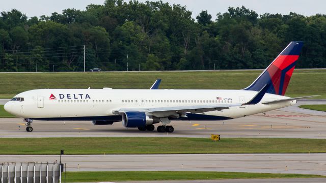 BOEING 767-300 (N176DN) - Delta 228, CVG-CDG