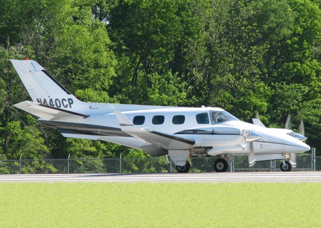 Beechcraft Duke (N440CP) - Starting to roll for take off on 14 at Downtown Shreveport.