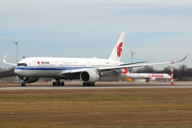 Airbus A350-900 (B-1083)