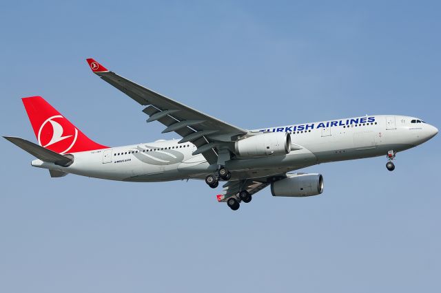 Airbus A330-300 (TC-JNV) - TC-JNV hust about to land LTBA Rw05