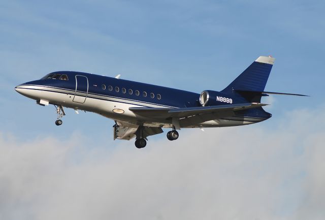 Dassault Falcon 2000 (N8888)