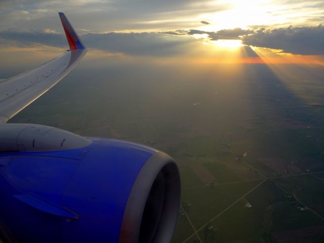 Boeing 737-700 (N763SW) - Such a nice sunset.