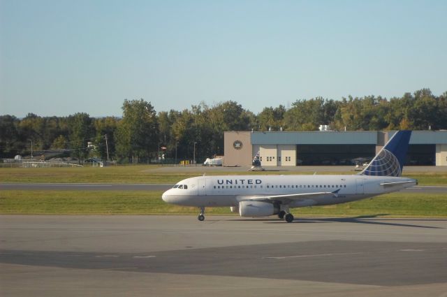 Airbus A319 (N820UA) - A United Airlines Airbus A-319 (N820UA) taxiis to the gate at Albany International Airport after arriving from Chicago.