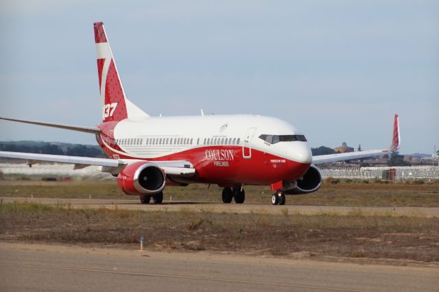 Boeing 737-700 (N137CG) - Coulson Tanker 137 heads down the taxi way as it prepares to depart for Australia.