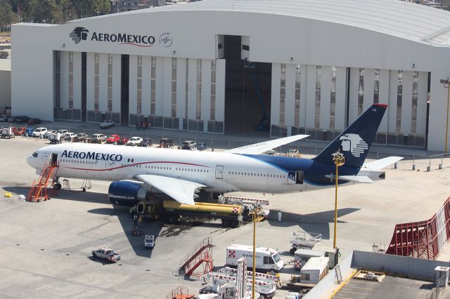 Boeing 777-200 (N776AM) - Aeromexico 777 in house !