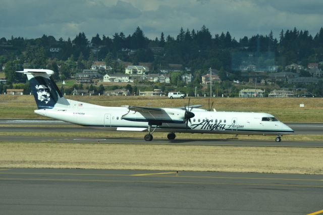 de Havilland Dash 8-400 (N426QX) - Taxiing to departure point at KPDX