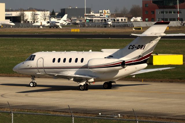 Hawker 800 (CS-DRI)