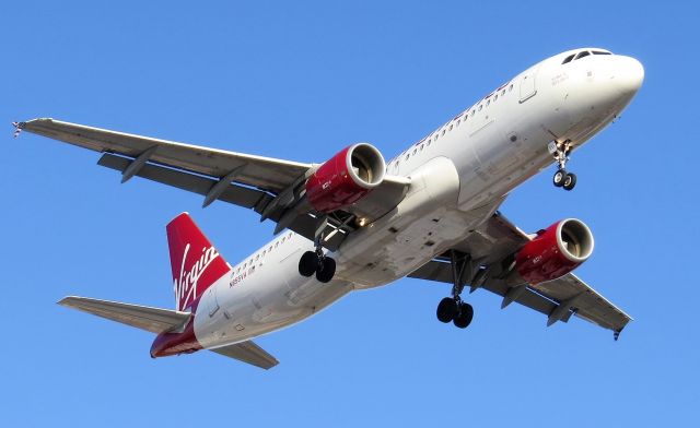 Airbus A320 (N855VA)