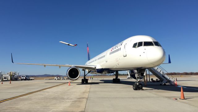 BOEING 757-300 (N587NW) - Clemson University charter to Orlando. Great chance to catch a Delta MD-88 taking off behind!