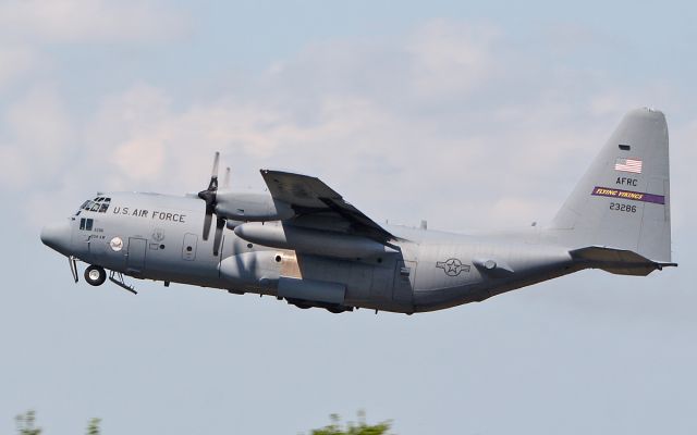 Lockheed C-130 Hercules (92-3286) - rch340 usaf flying vikings c-130h 92-3286 dep shannon 24/5/18.