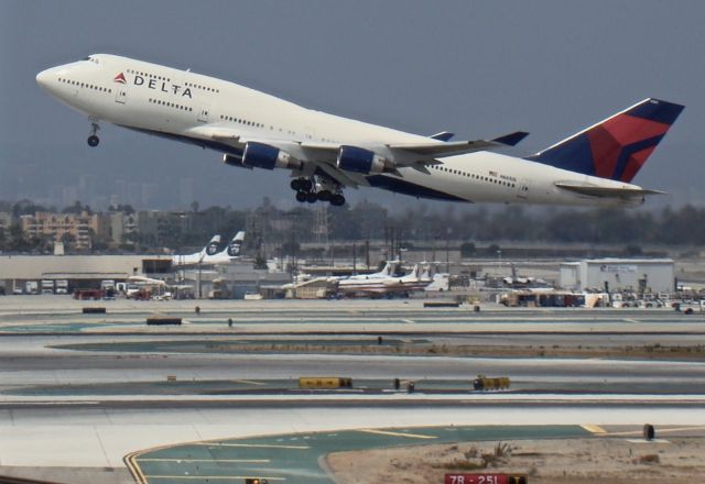 Boeing 747-400 (N661US)