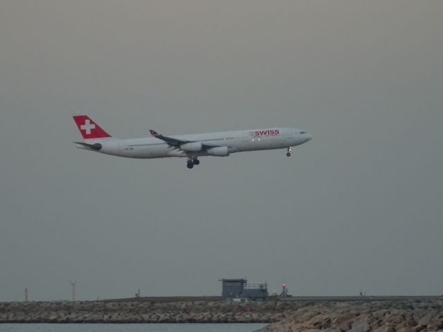 Airbus A340-300 (HB-JMF)